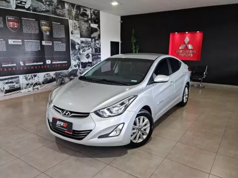 Hyundai Elantra Prata 1