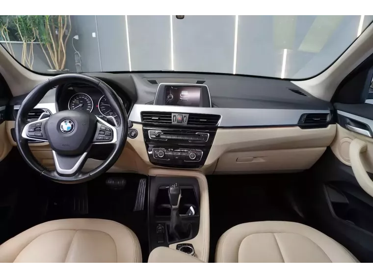 BMW X1 Preto 15