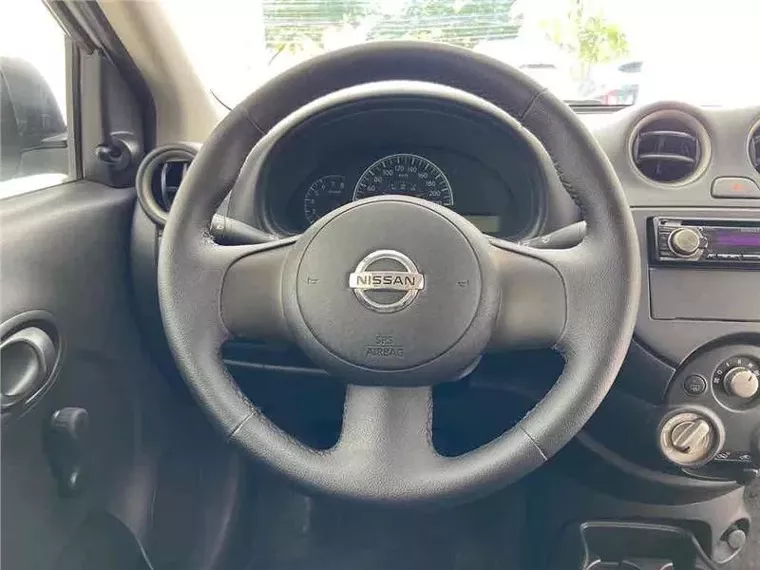 Nissan Versa Branco 9