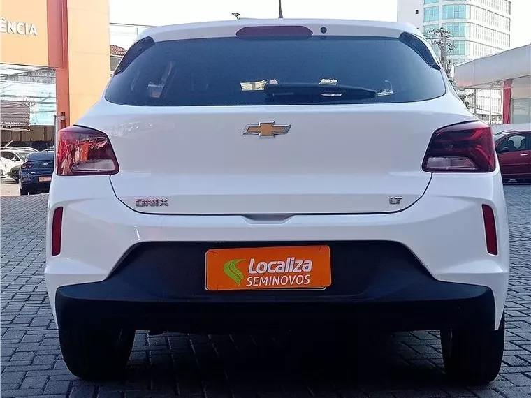 Chevrolet Onix Branco 8