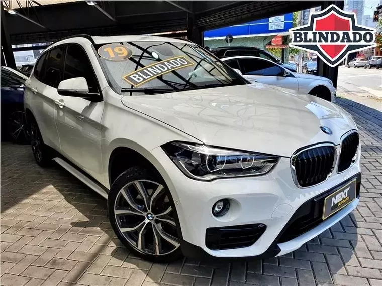 BMW X1 Branco 19