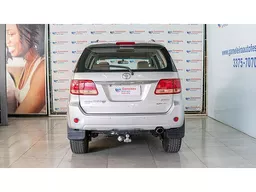 Toyota Hilux SW4