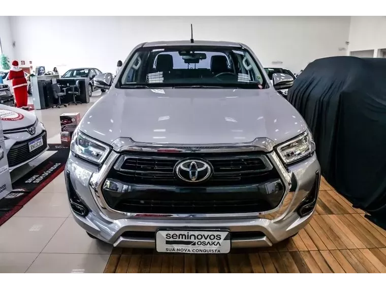 Toyota Hilux Prata 4