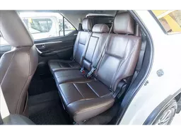 Toyota Hilux SW4