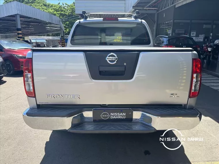 Nissan Frontier Prata 11