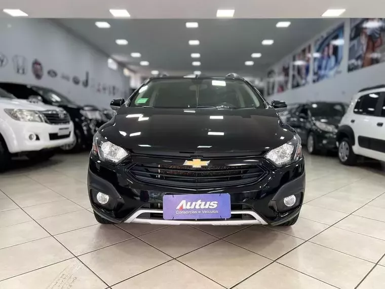 Chevrolet Onix Preto 6