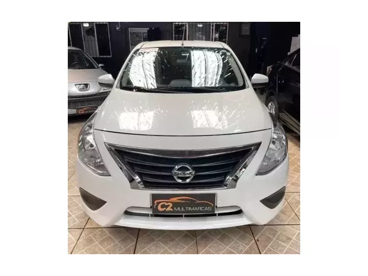 Nissan Versa Branco 6