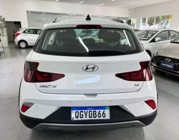 Hyundai HB20X Branco 8