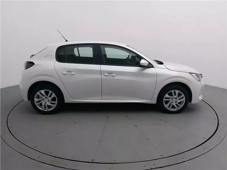 Peugeot 208 Branco 16