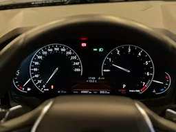 BMW 330i