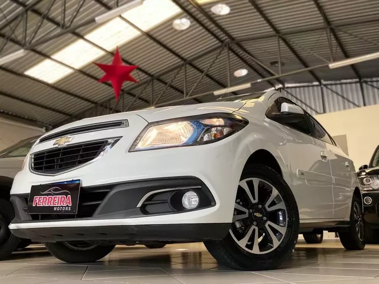 Chevrolet Onix Branco 2