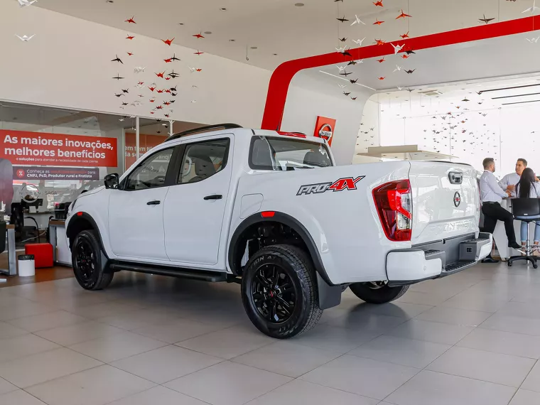 Nissan Frontier Branco 14