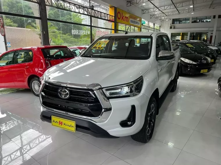 Toyota Hilux Branco 6