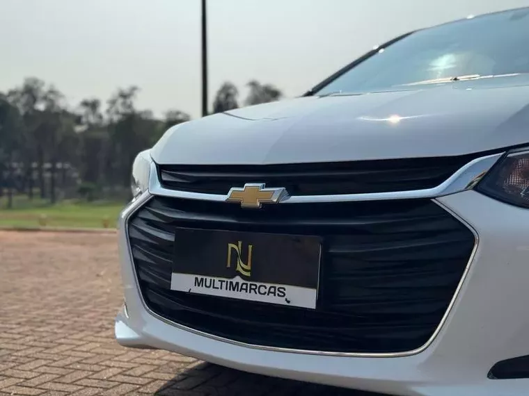 Chevrolet Onix Branco 16