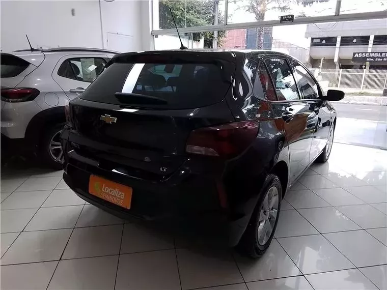 Chevrolet Onix Preto 3