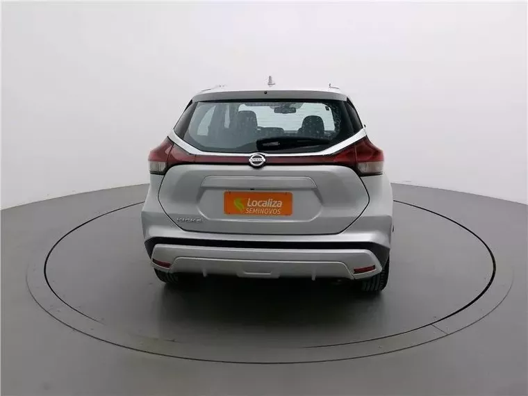 Nissan Kicks Prata 14