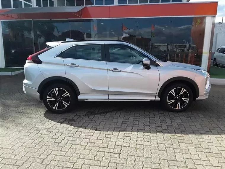 Mitsubishi Eclipse Cross Prata 3