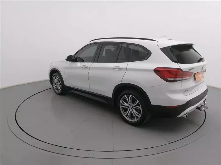 BMW X1 Branco 13