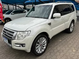 Mitsubishi Pajero Full