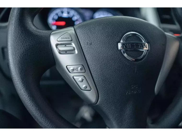 Nissan Versa Preto 9