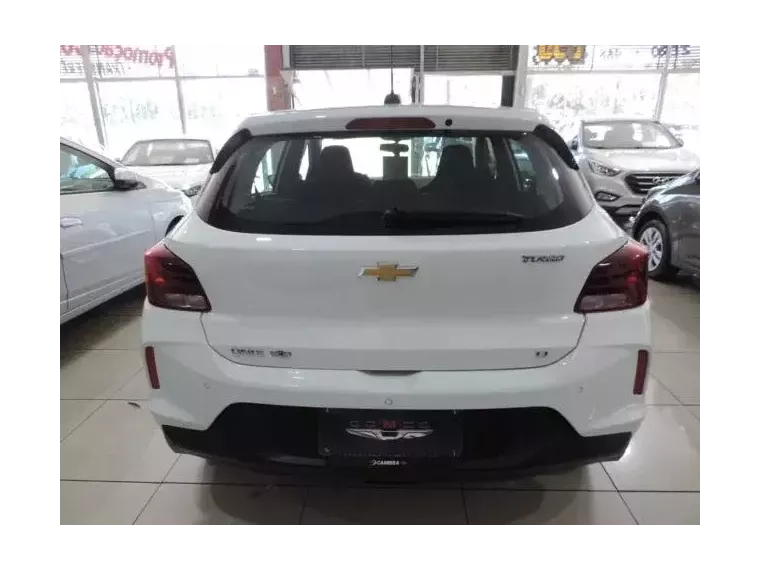 Chevrolet Onix Branco 3