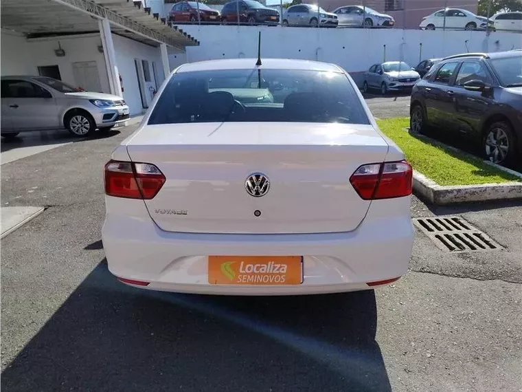 Volkswagen Voyage Branco 2