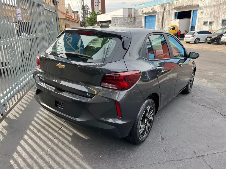 Chevrolet Onix Cinza 2