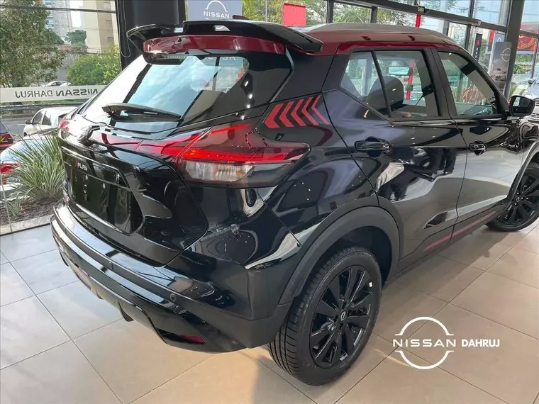 Nissan Kicks Preto 16