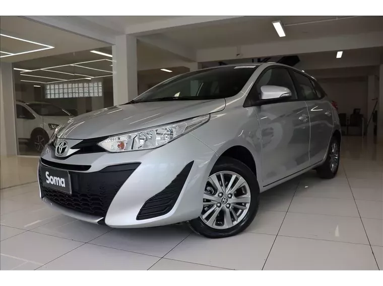 Toyota Yaris Prata 5