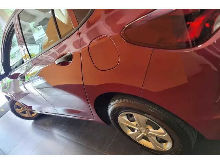 Chevrolet Onix Vermelho 10