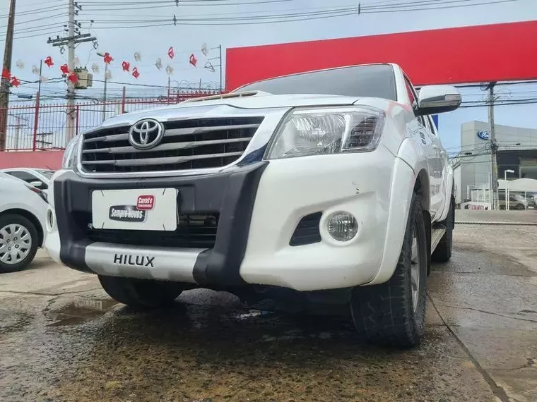 Toyota Hilux Branco 8