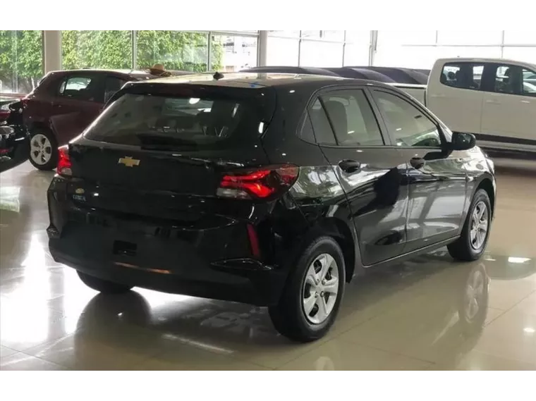 Chevrolet Onix Preto 10