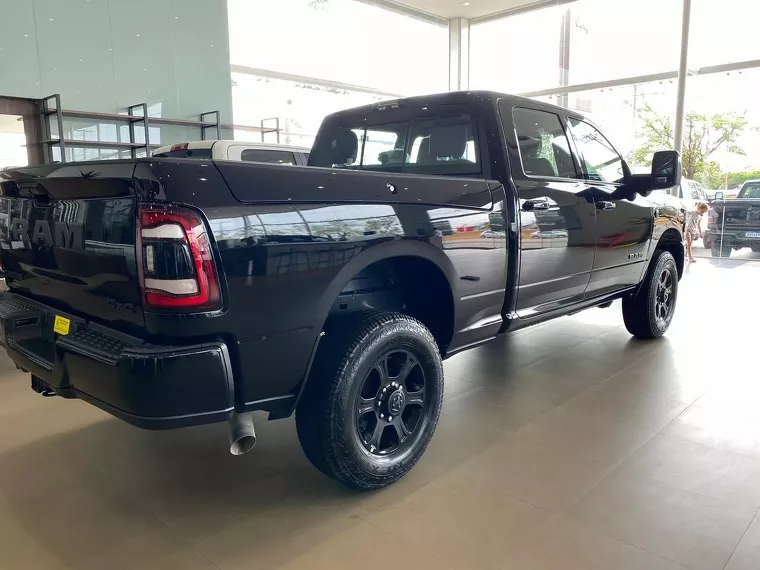 RAM 2500 Preto 9