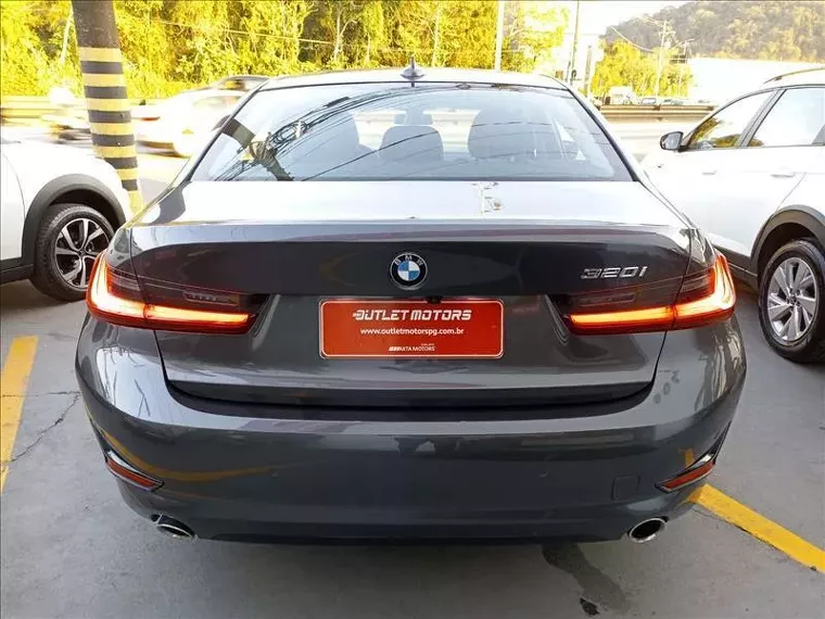 BMW 320i Cinza 13