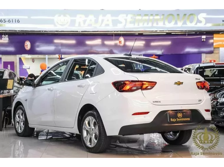 Chevrolet Onix Branco 8