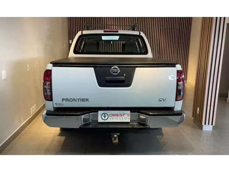 Nissan Frontier Branco 2