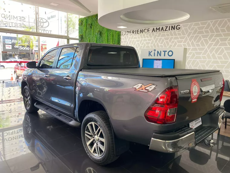 Toyota Hilux Cinza 9