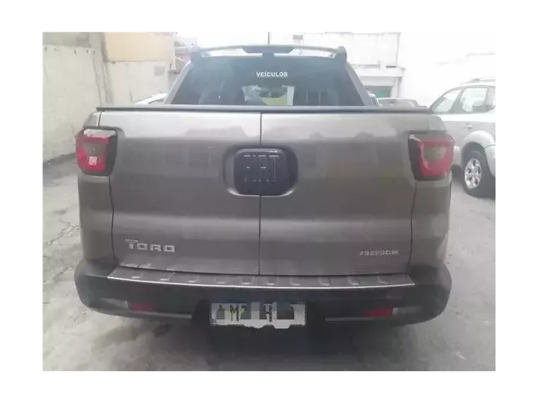 Fiat Toro Marrom 5