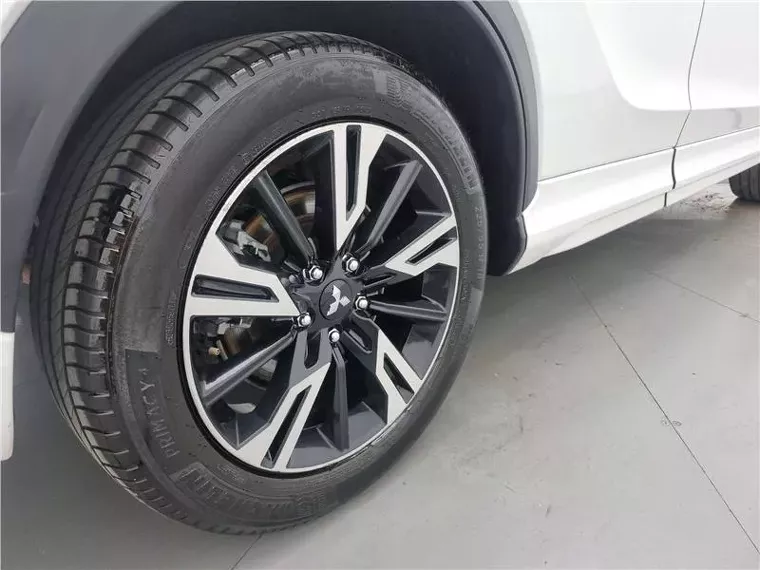 Mitsubishi Eclipse Cross Branco 11