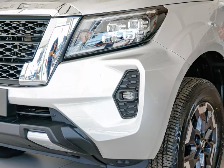 Nissan Frontier Prata 10