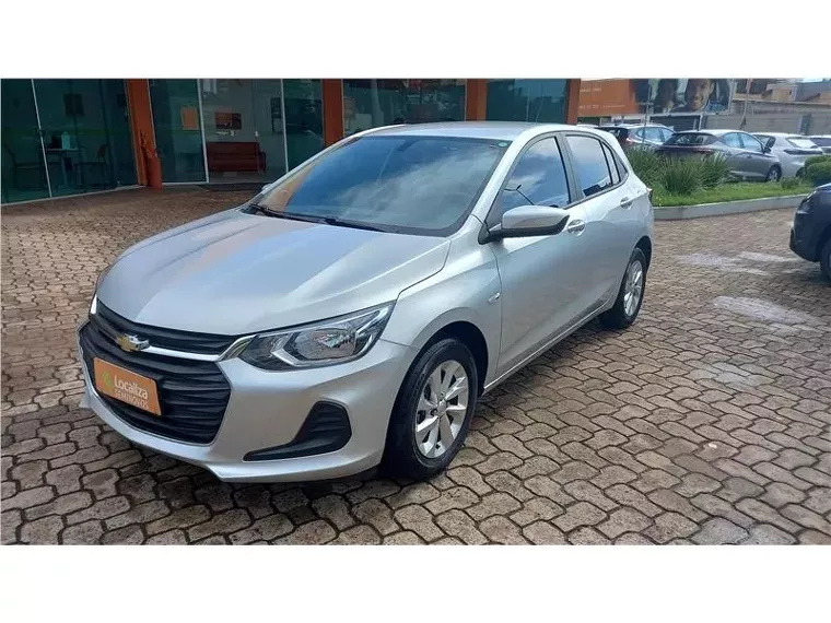 Chevrolet Onix Prata 8