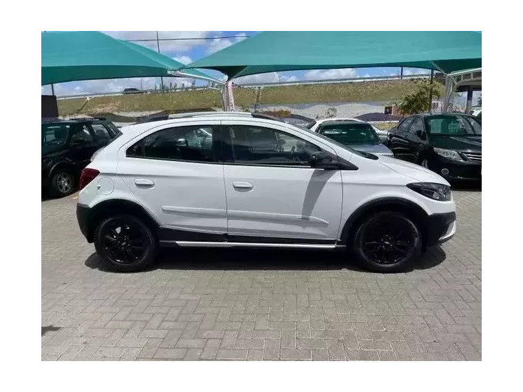 Chevrolet Onix Branco 6