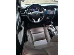 Toyota Hilux SW4