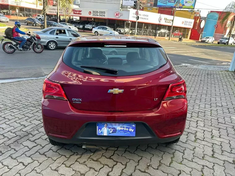 Chevrolet Onix Vermelho 8