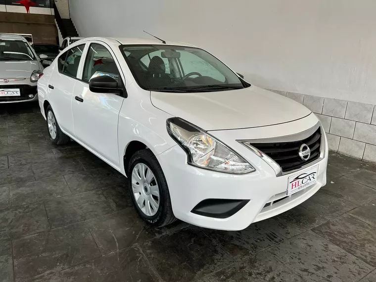 Nissan Versa Branco 6