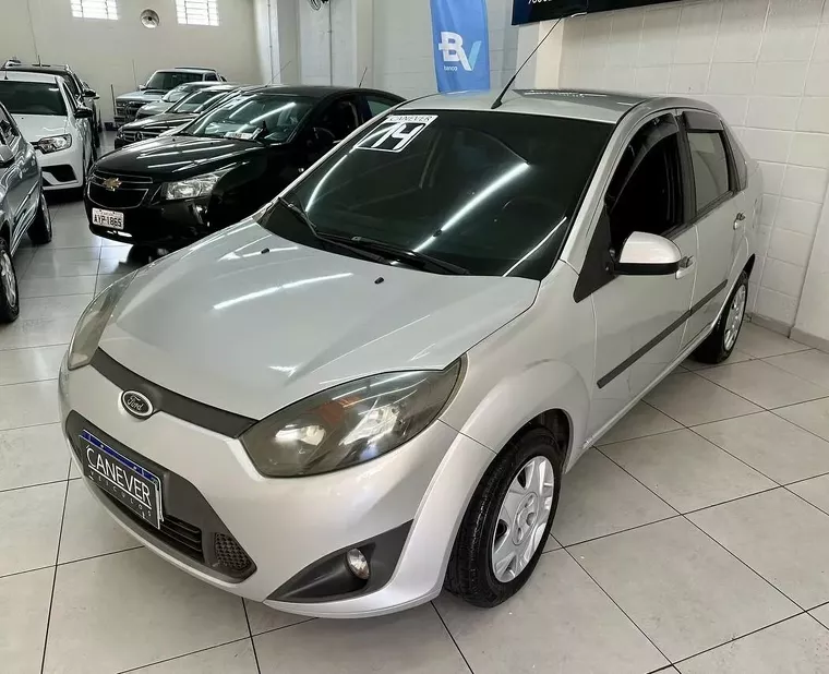 Ford Fiesta Prata 3