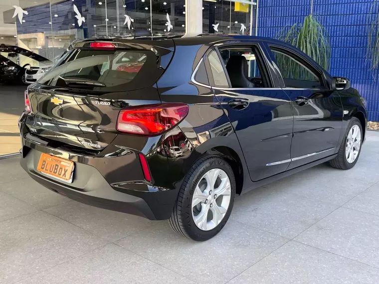 Chevrolet Onix Preto 6