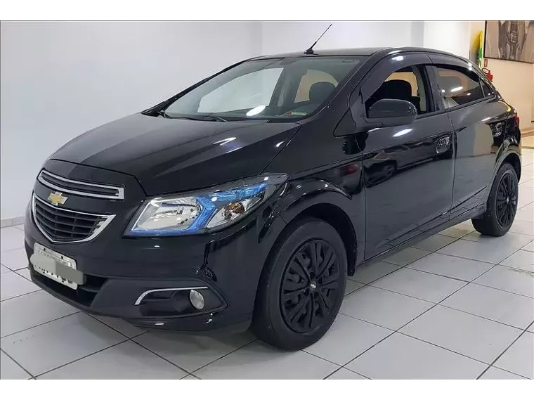 Chevrolet Onix Preto 1