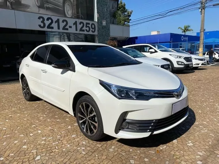 Toyota Corolla Branco 4