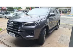 Toyota Hilux SW4